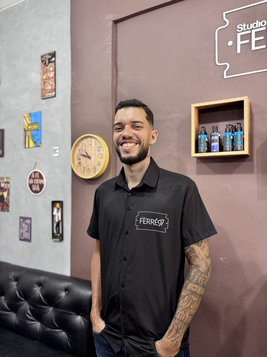 Ítalo Michel, barbeiro no Studio Ferré97 em Olinda